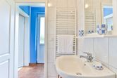 Badezimmer mit WC und Dusche