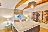 Schlafzimmer 2 mit offener Balkenlage