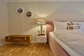 Schlafzimmer 1 mit einem Boxspringbett 1,80 x 2,00m
