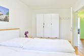 Schlafzimmer 1 mit Kleiderschrank